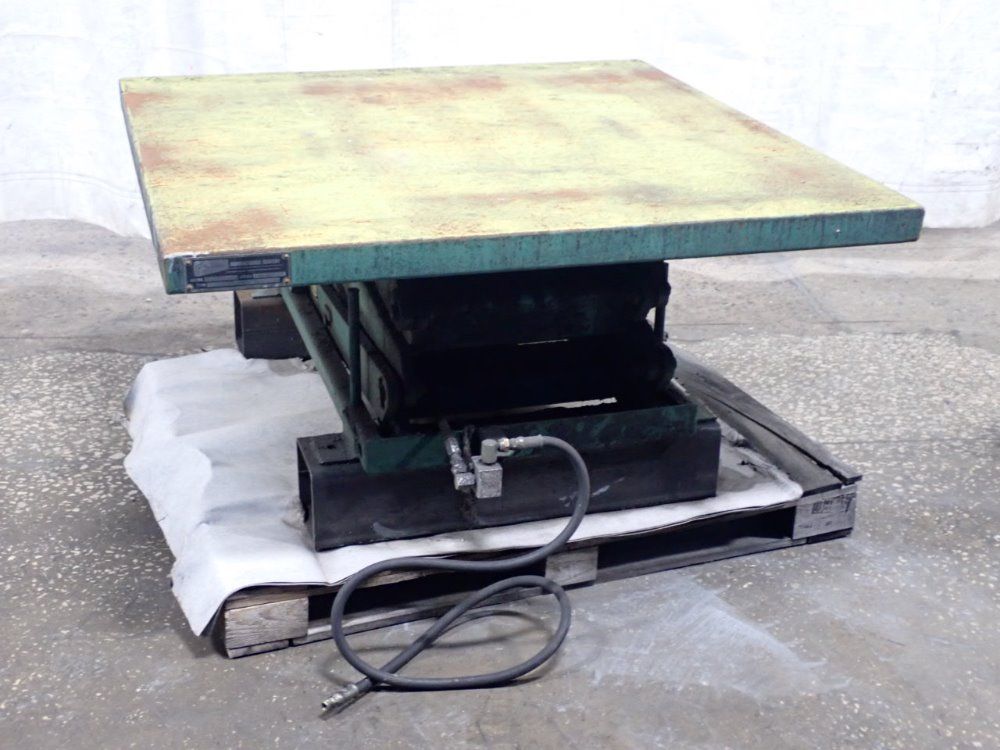 American Mfg Scissor Lift Table