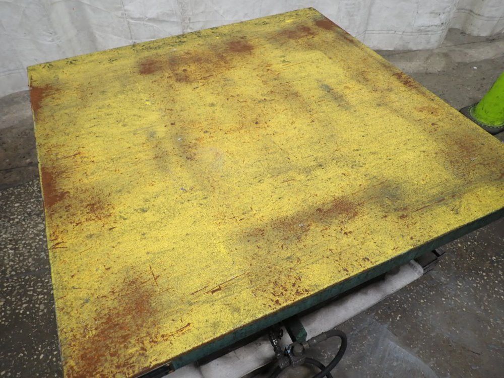 American Mfg Scissor Lift Table