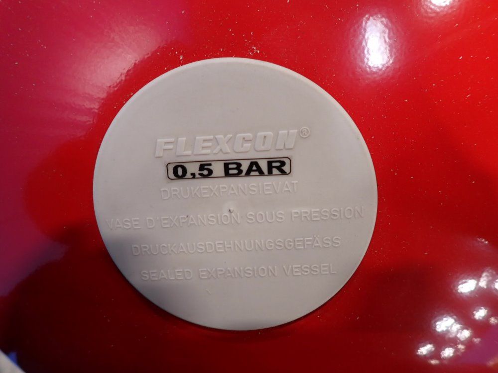 Grundfos Sealed Expansion Vessel - A96909422p11204