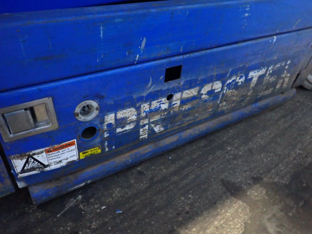 Upright Inc. 1000# Upright Inc. 66100-000/26n Electric Scissor Lift - 66100-000/26n