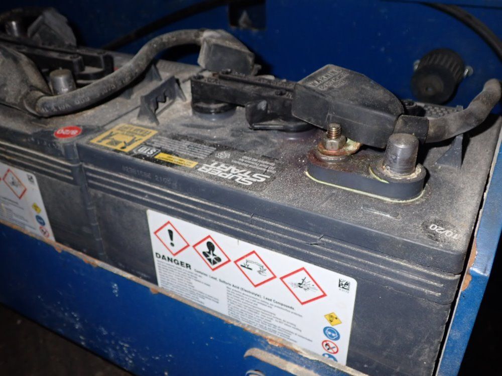 Upright Inc. 1000# Upright Inc. 66100-000/26n Electric Scissor Lift - 66100-000/26n