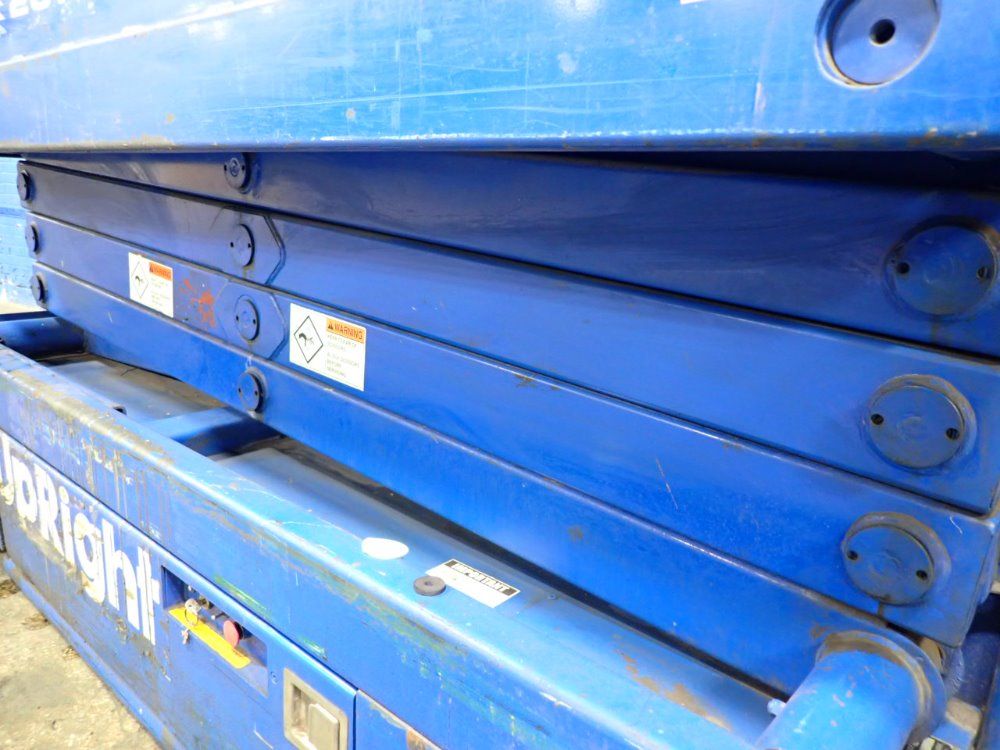 Upright Inc. 1000# Upright Inc. 66100-000/26n Electric Scissor Lift - 66100-000/26n