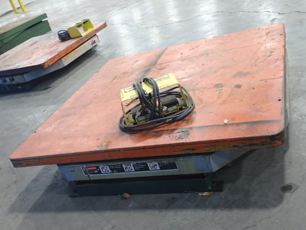 48"x48" Pneumatic Lift Table