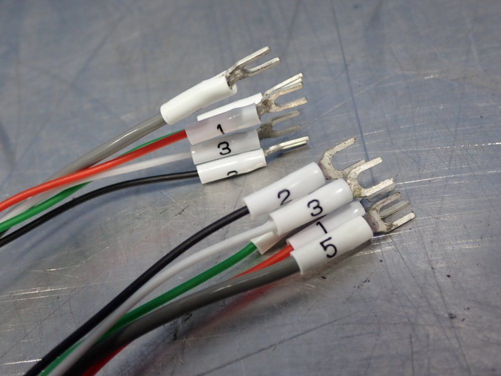  Electronic Cables