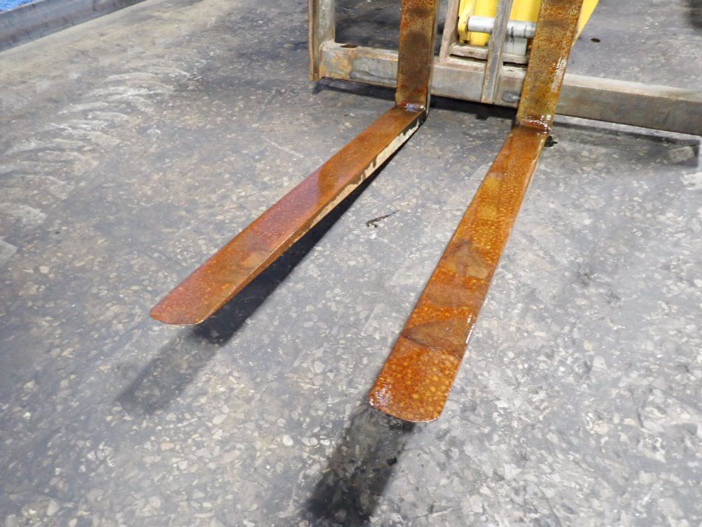 Gehl 6000 Lbs Diesel Forklift - 553