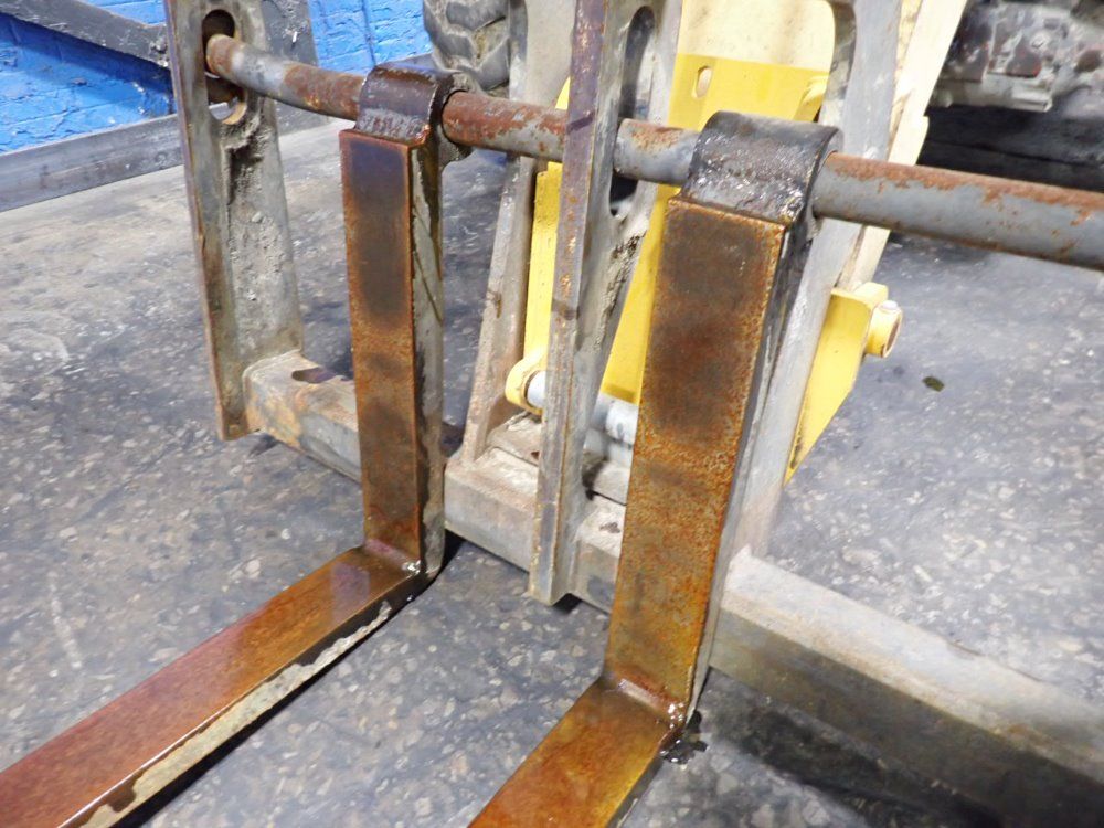 Gehl 6000 Lbs Diesel Forklift - 553