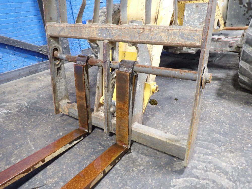 Gehl 6000 Lbs Diesel Forklift - 553