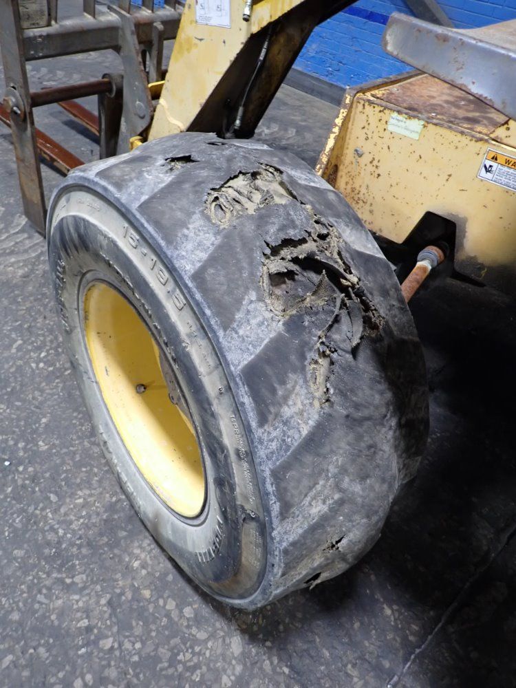 Gehl 6000 Lbs Diesel Forklift - 553