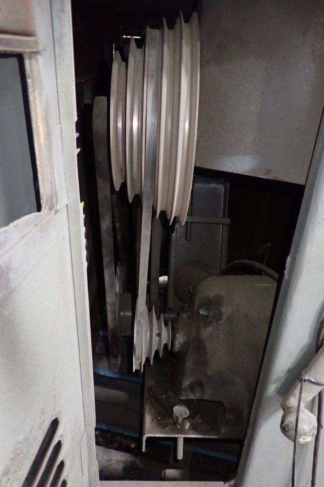 Grob Brothers 18" X 5 1/2" Vertical Band Saw - N518