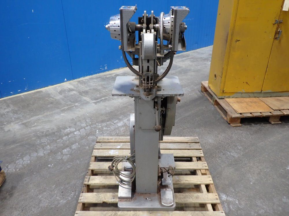 Fasnap 2 1/4" Throat Automatic Fastener Machine - Apm-3000