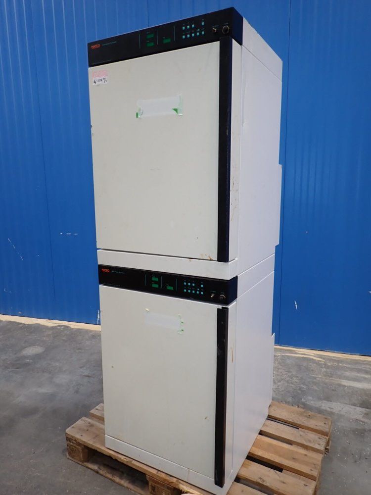 Napco (2) 15" X 17" X 23" Chambers Co2 Incubator - 730