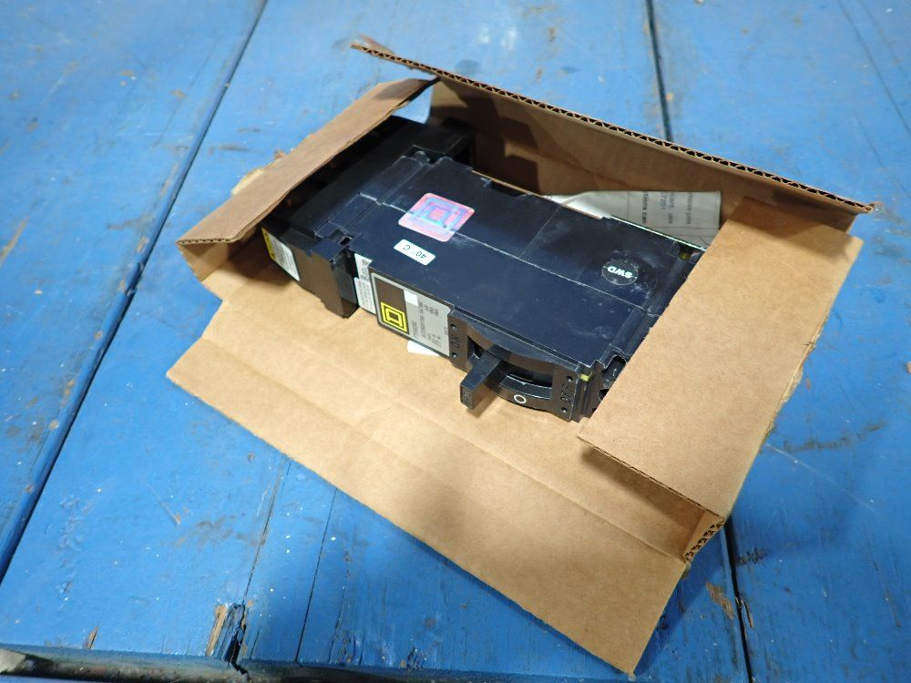 Square D Circuit Breaker - Fy14020c