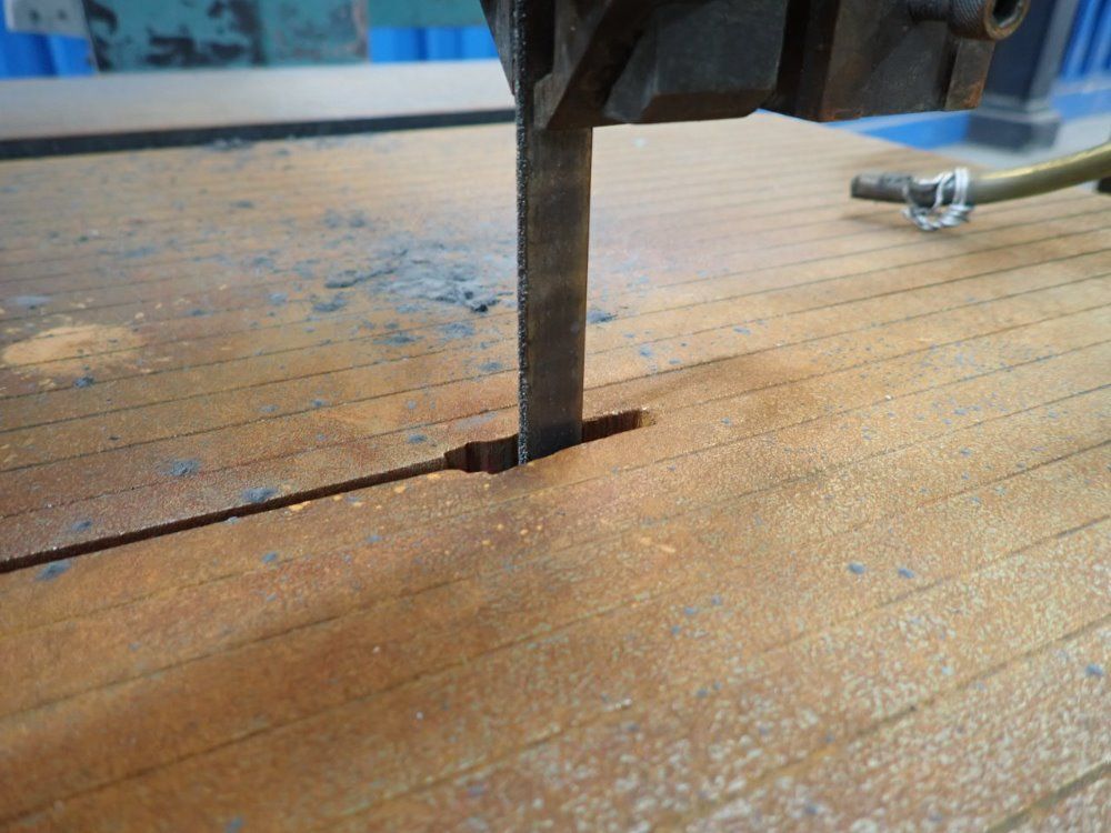 Peerless 24" Vertical Band Saw - Dcm-6