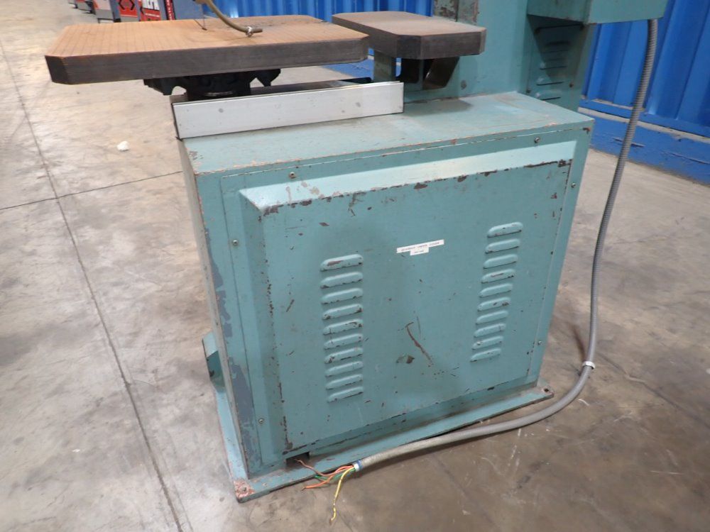 Peerless 24" Vertical Band Saw - Dcm-6