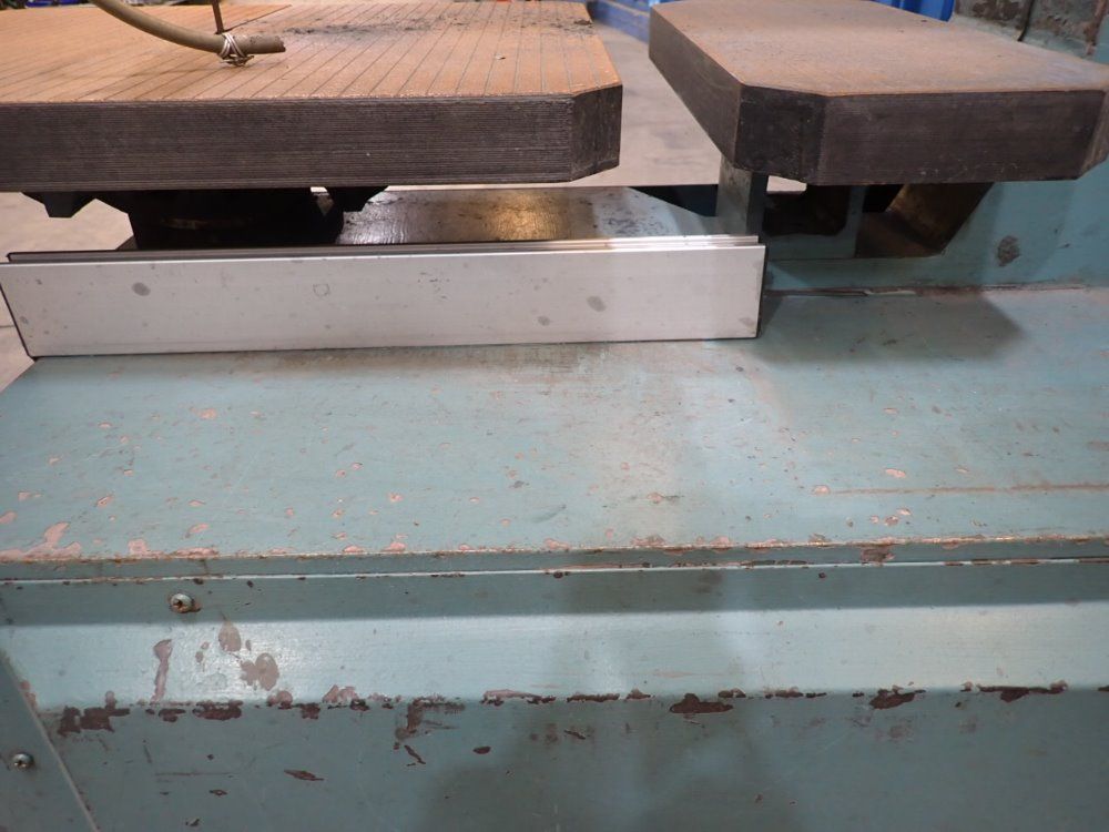 Peerless 24" Vertical Band Saw - Dcm-6