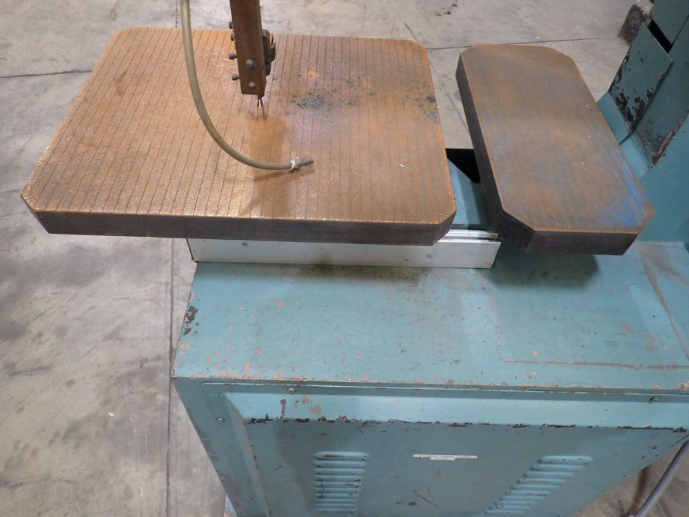 Peerless 24" Vertical Band Saw - Dcm-6