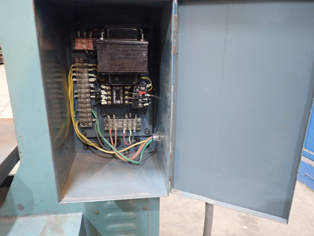 Peerless 24" Vertical Band Saw - Dcm-6