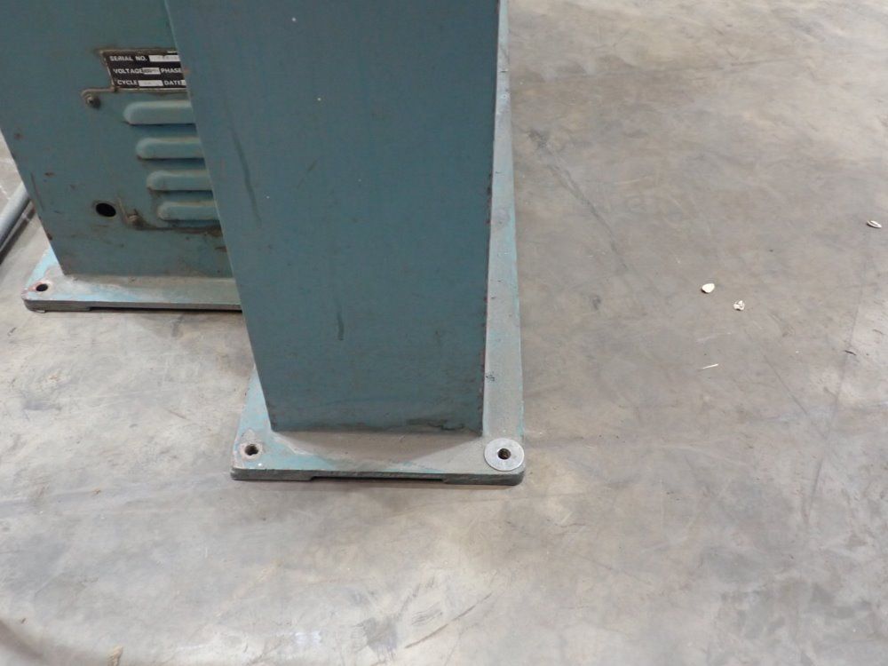 Peerless 24" Vertical Band Saw - Dcm-6