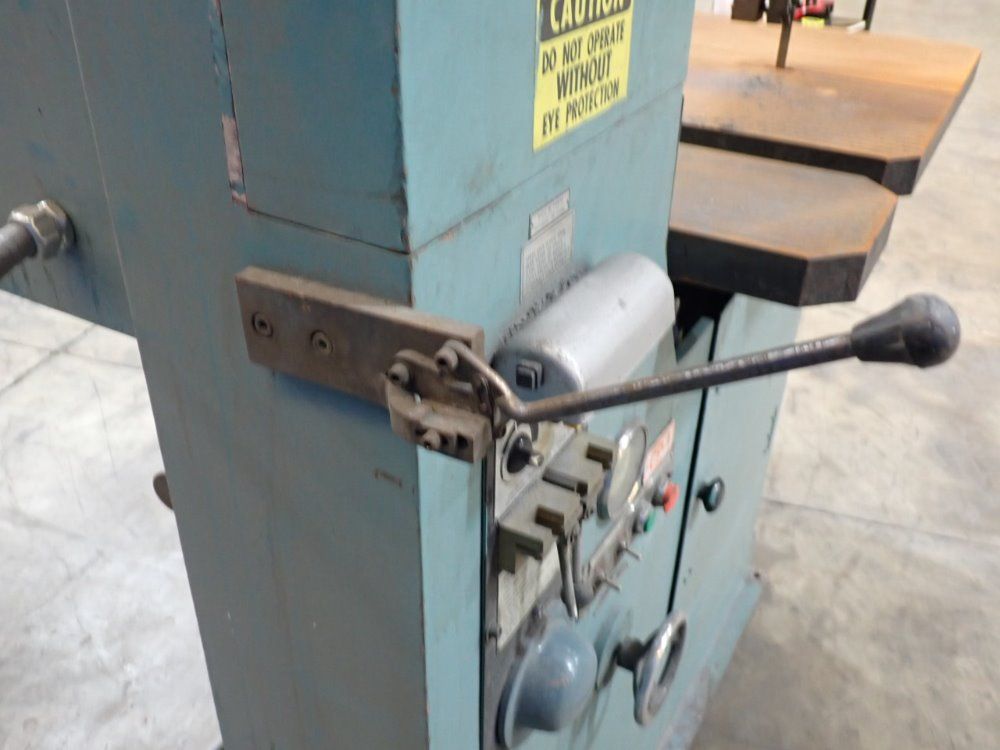 Peerless 24" Vertical Band Saw - Dcm-6