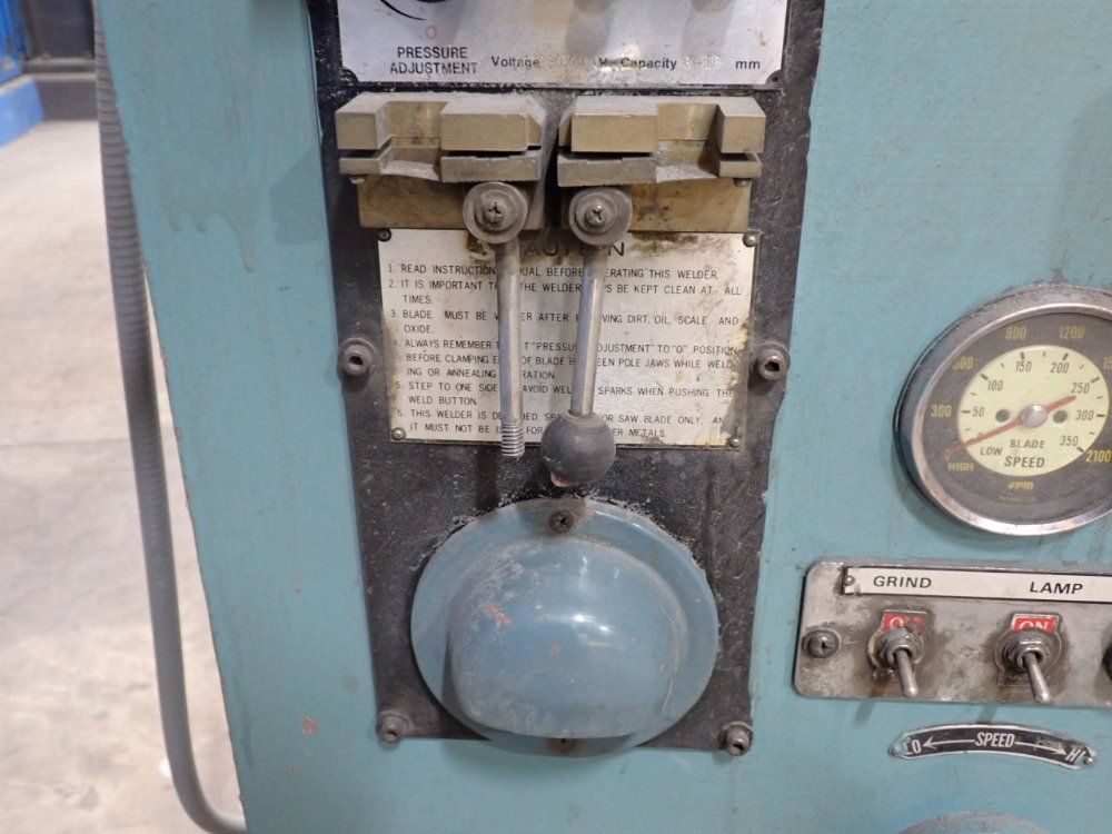 Peerless 24" Vertical Band Saw - Dcm-6