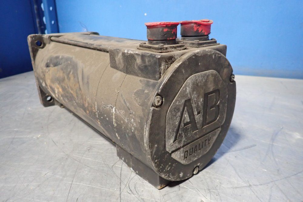 Allen Bradley Servo Motor - 1326ab-b2e-21x075