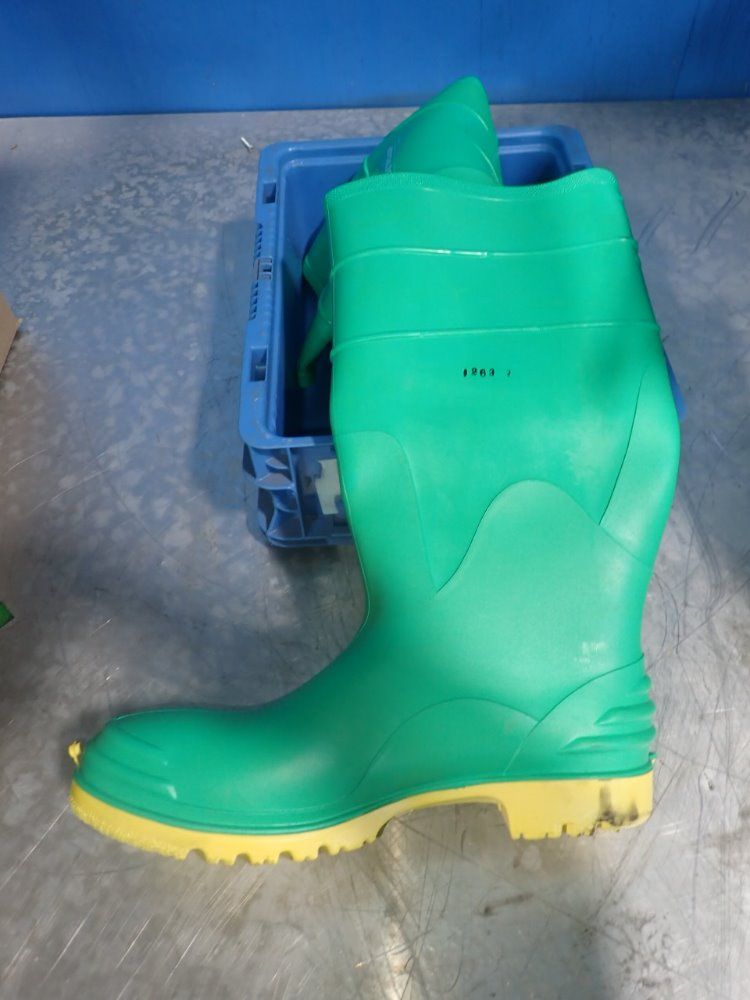 Dunlop Size 12 Rubber Boots - 87012-os