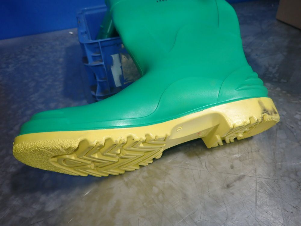 Dunlop Size 12 Rubber Boots - 87012-os