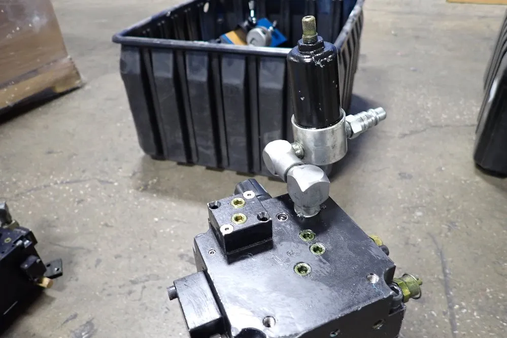 Used Vektek Air Hydraulic Pumps HGR Industrial Surplus