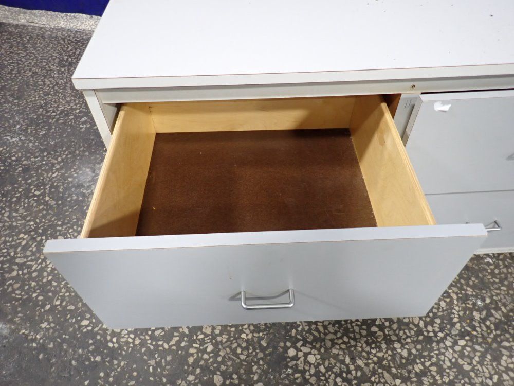 4 Drawers / 19" X 20" Dresser