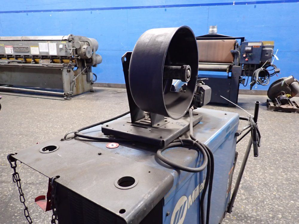 Miller Miller Deltaweld 452 Welder