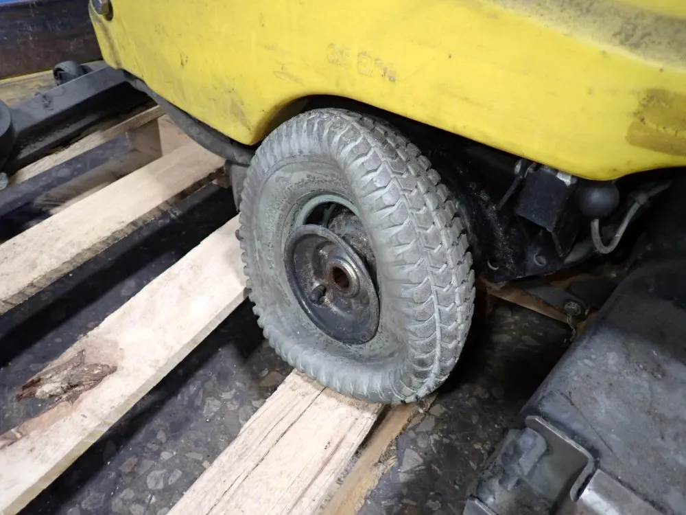 Karcher 33" Floor Scrubber - Br 750