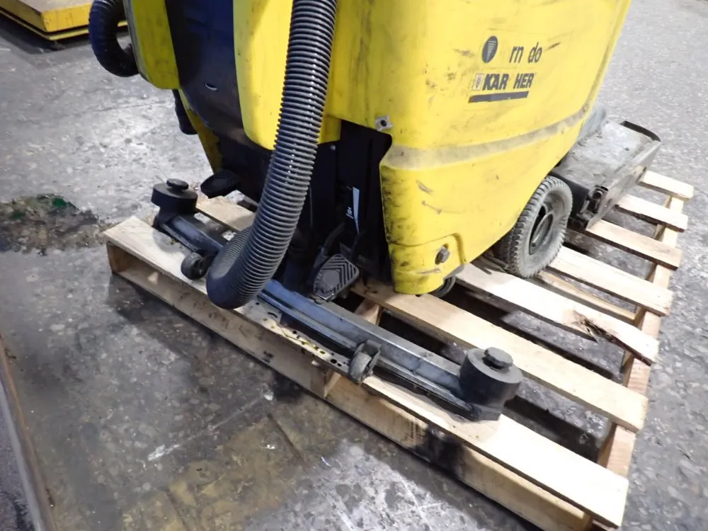 Karcher 33" Floor Scrubber - Br 750