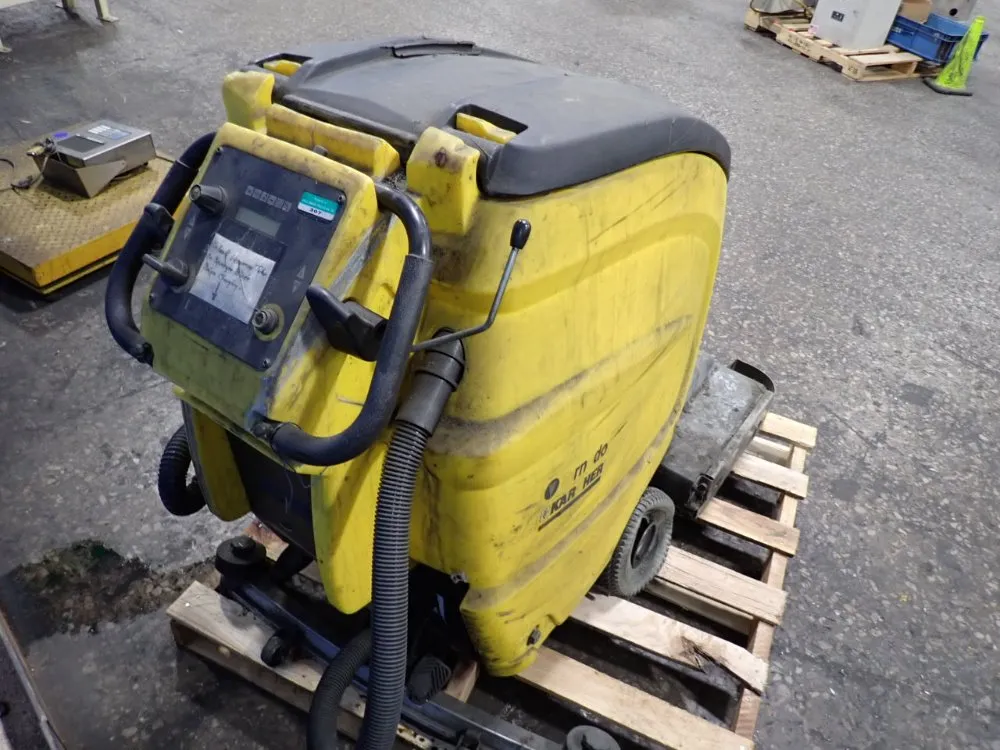 Karcher 33" Floor Scrubber - Br 750