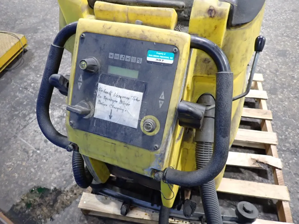 Karcher 33" Floor Scrubber - Br 750