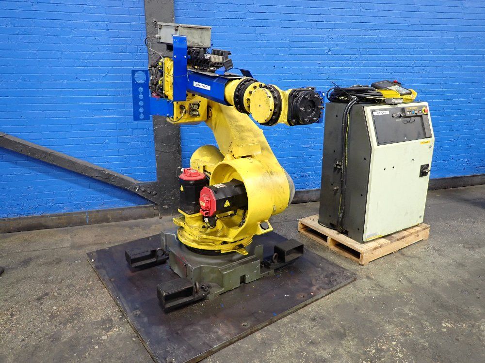 Fanuc 2004 Fanuc R2000ia165f Robot 