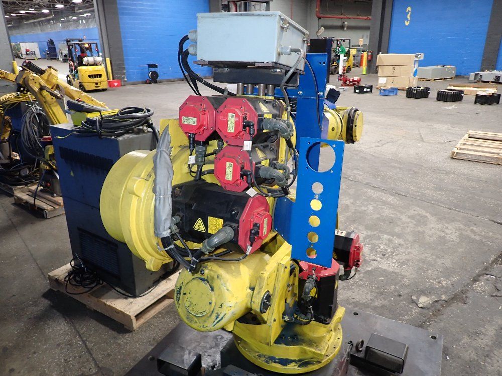Fanuc 2004 Fanuc R2000ia165f Robot 