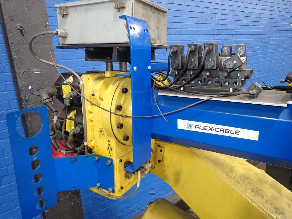 Fanuc 2004 Fanuc R2000ia165f Robot 