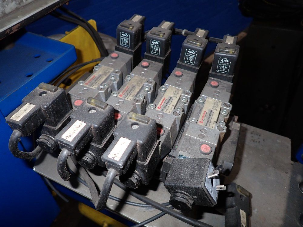 Fanuc 2004 Fanuc R2000ia165f Robot 
