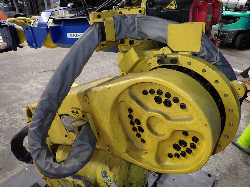 Fanuc 2004 Fanuc R2000ia165f Robot 