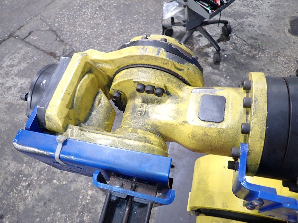 Fanuc 2004 Fanuc R2000ia165f Robot 
