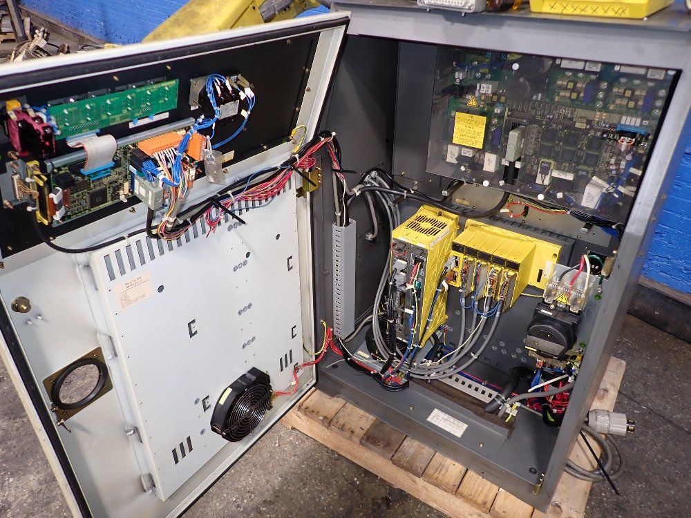 Fanuc 2004 Fanuc R2000ia165f Robot 