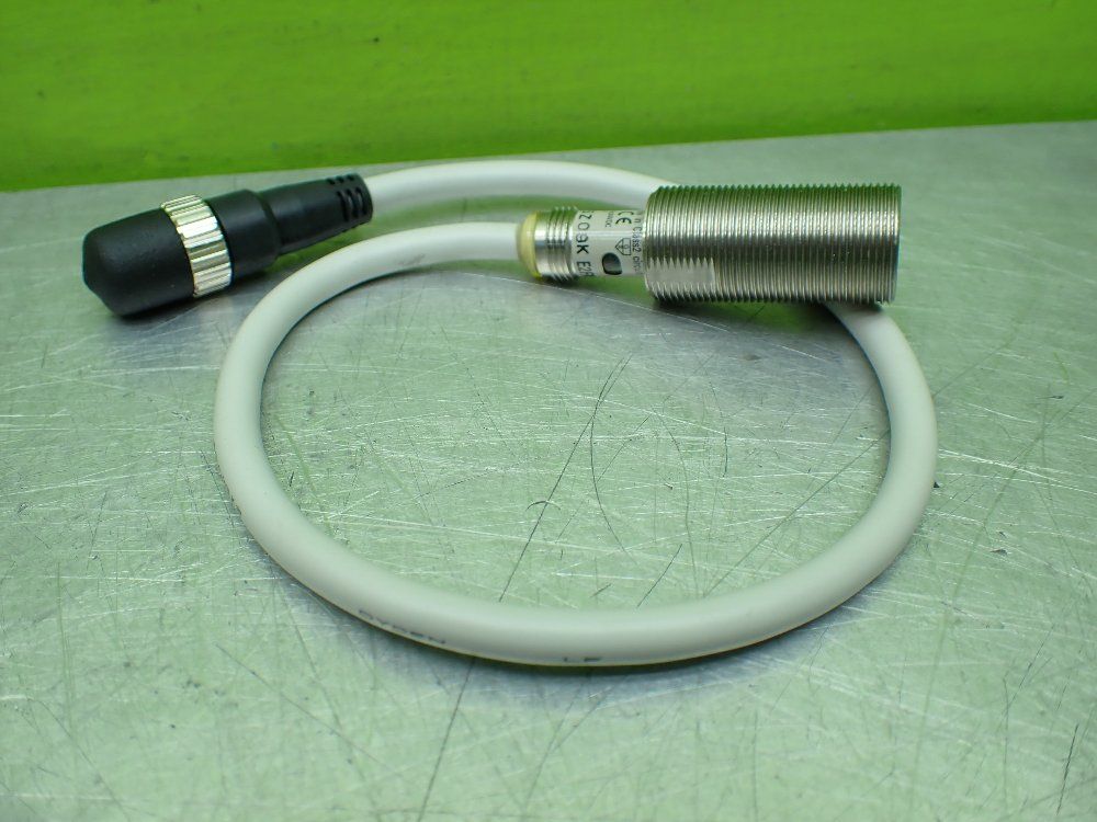 Omron Proximity Switch. - E2fm-x5d1-m1gj