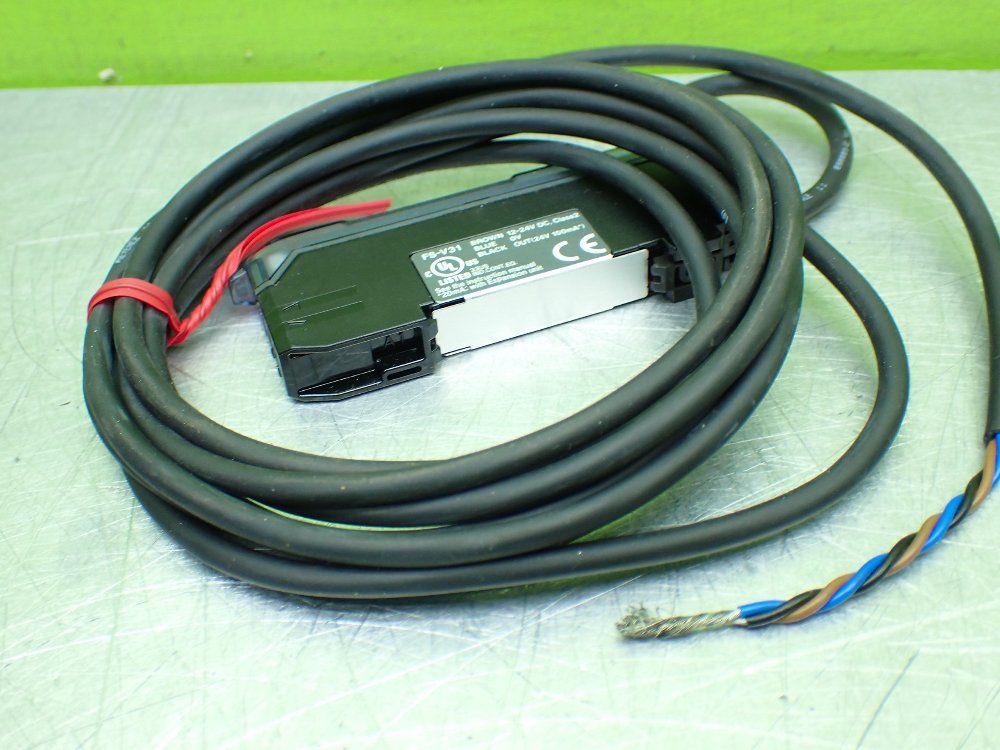 Keyence Fiber Optic Photoelectric Amplifier. - Fs-v31