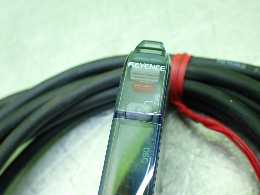 Keyence Fiber Optic Photoelectric Amplifier. - Fs-v31