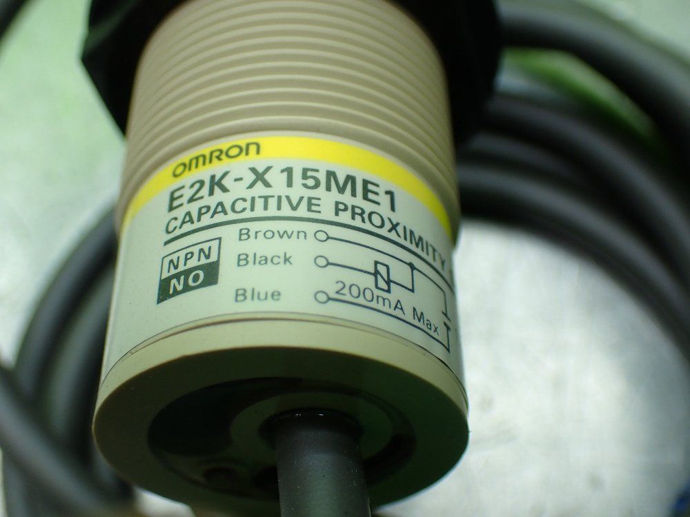 Omron Cylindrical Capacitive Proximity Sensor - E2k-x15me1