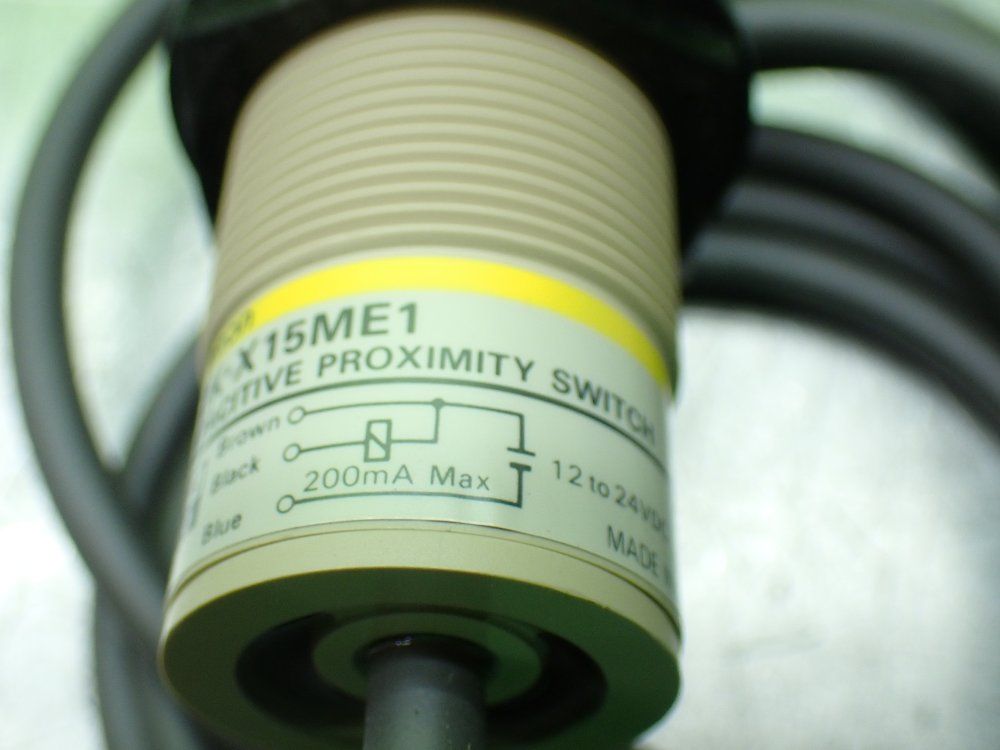 Omron Cylindrical Capacitive Proximity Sensor - E2k-x15me1