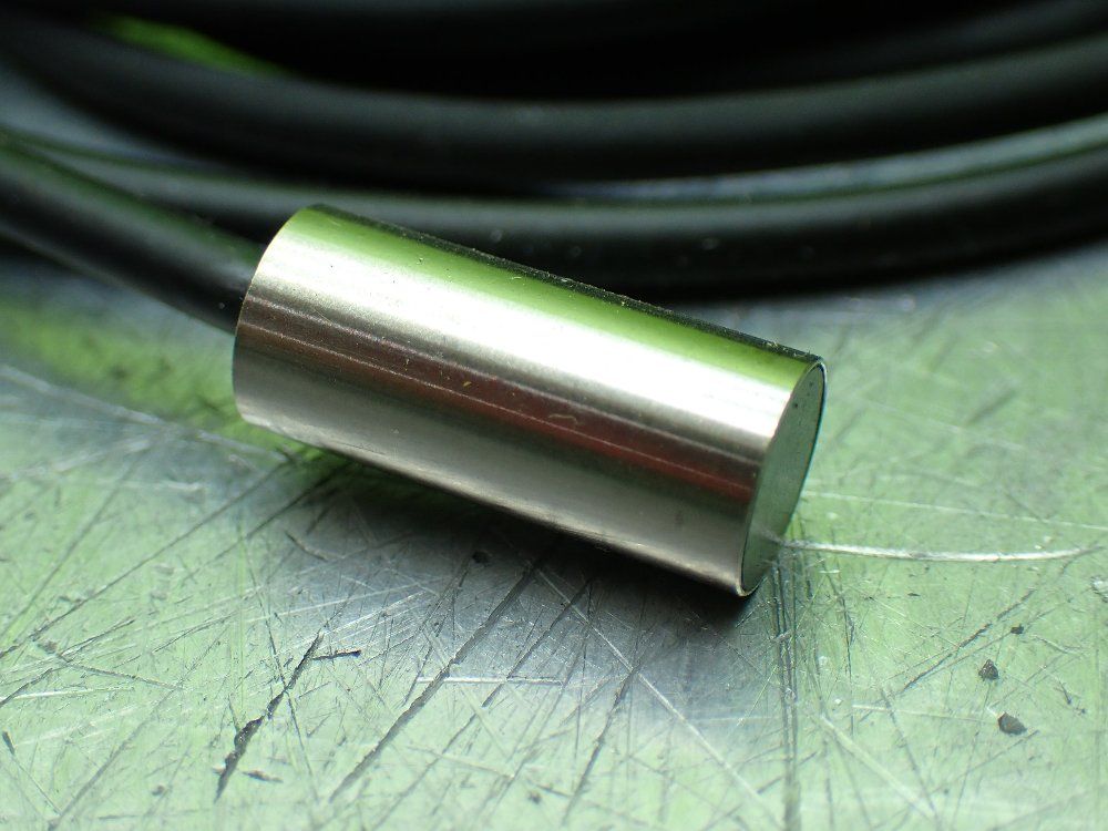 Keyence 3-wire Proximity Sensor. - Em-080