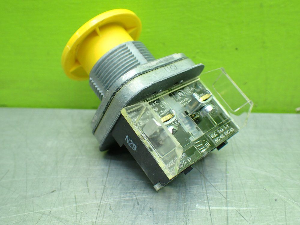 Allen-bradley Yellow Mushroom Head Push Button. Type 4,13 - 800t-d9d2