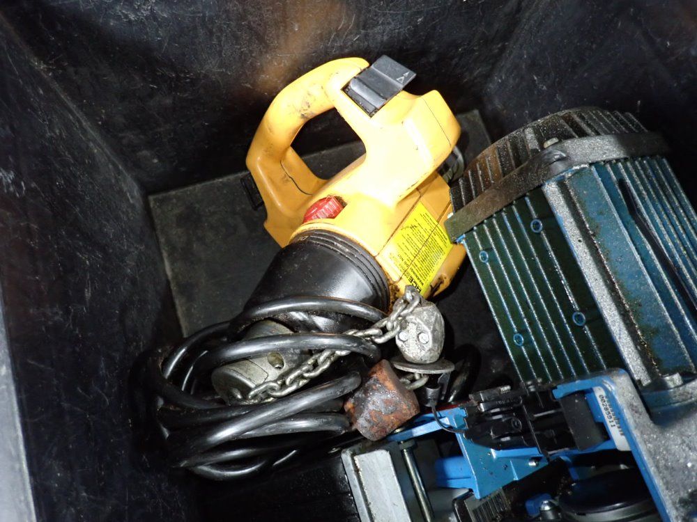 Demag 2016 Demag Dcmpro 2 12511 H28 V192 Chain Hoist