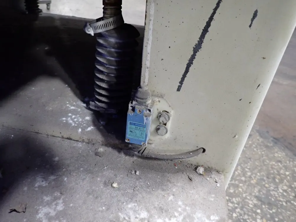 Grizzly Industrial 2008 Grizzly H2933 Belt Sander